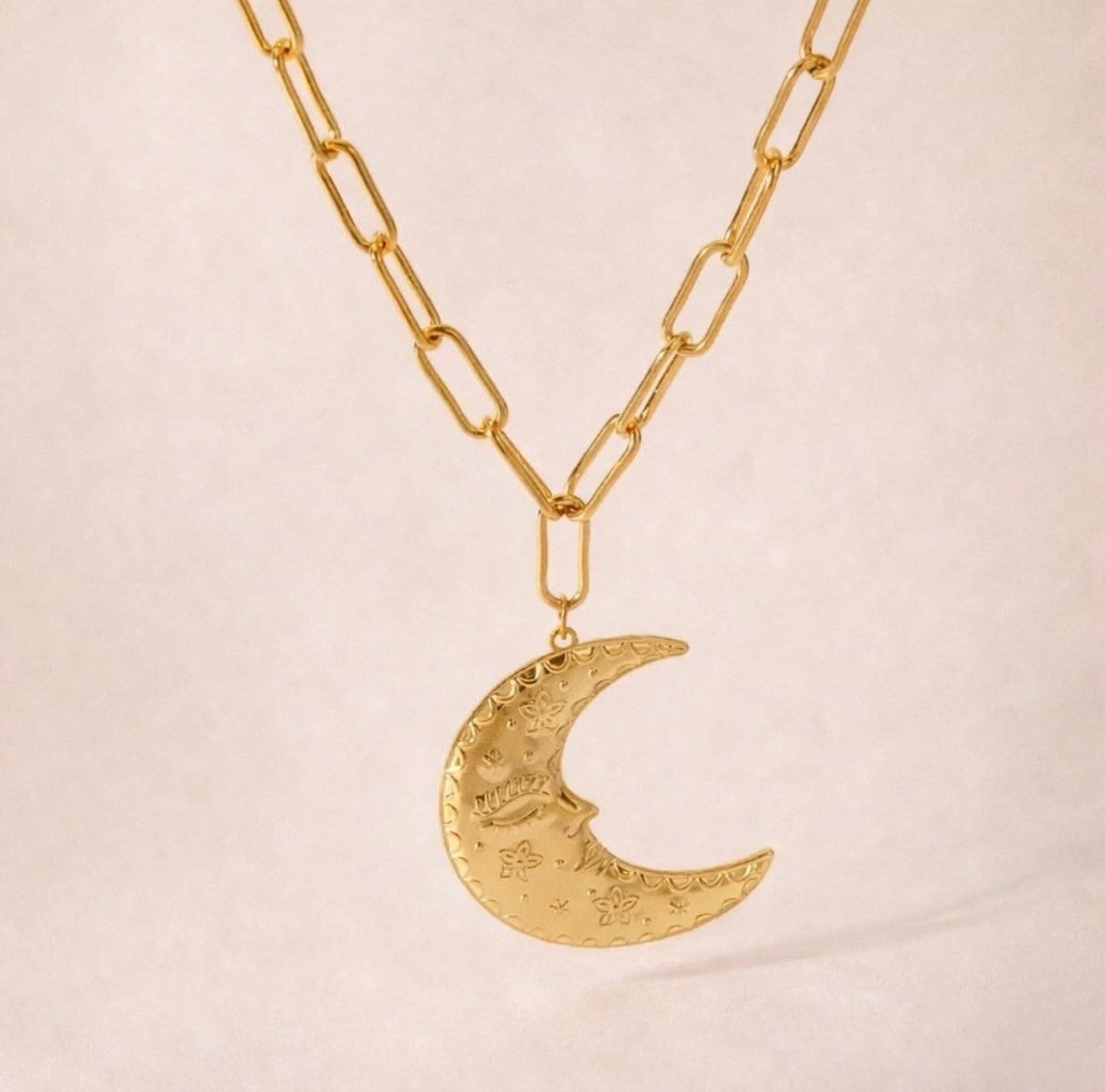 Collar Luna Dorada Mística